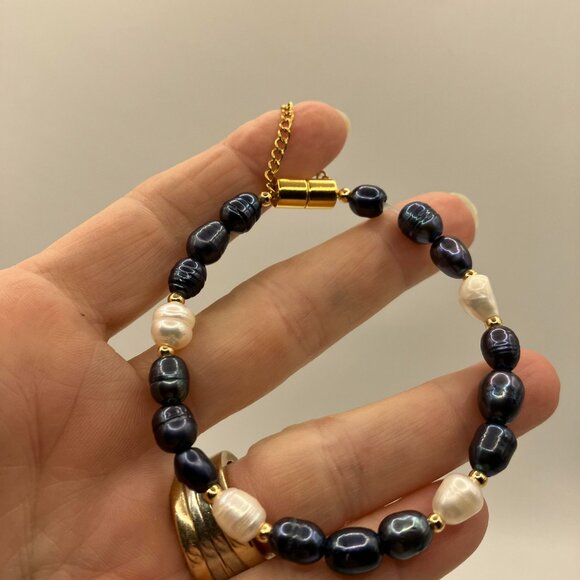Pearl Bracelet BLUE + White Freshwater Pearls + Real Gold beads magnetic clasp - Picture 4 of 13